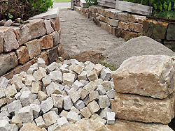 Die Pflasterbettung f�r den Granitbelag wird als Unterbau eingebracht