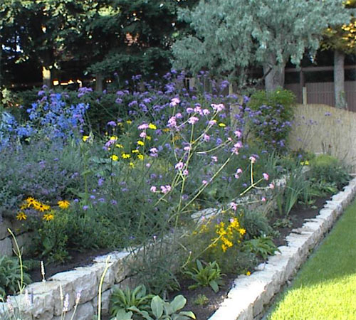 Stufenf�rmig angelegte Blumenbeete
