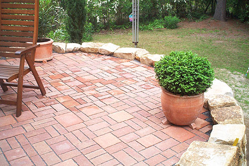 Terrasse mit Terrakotta-Fliesen